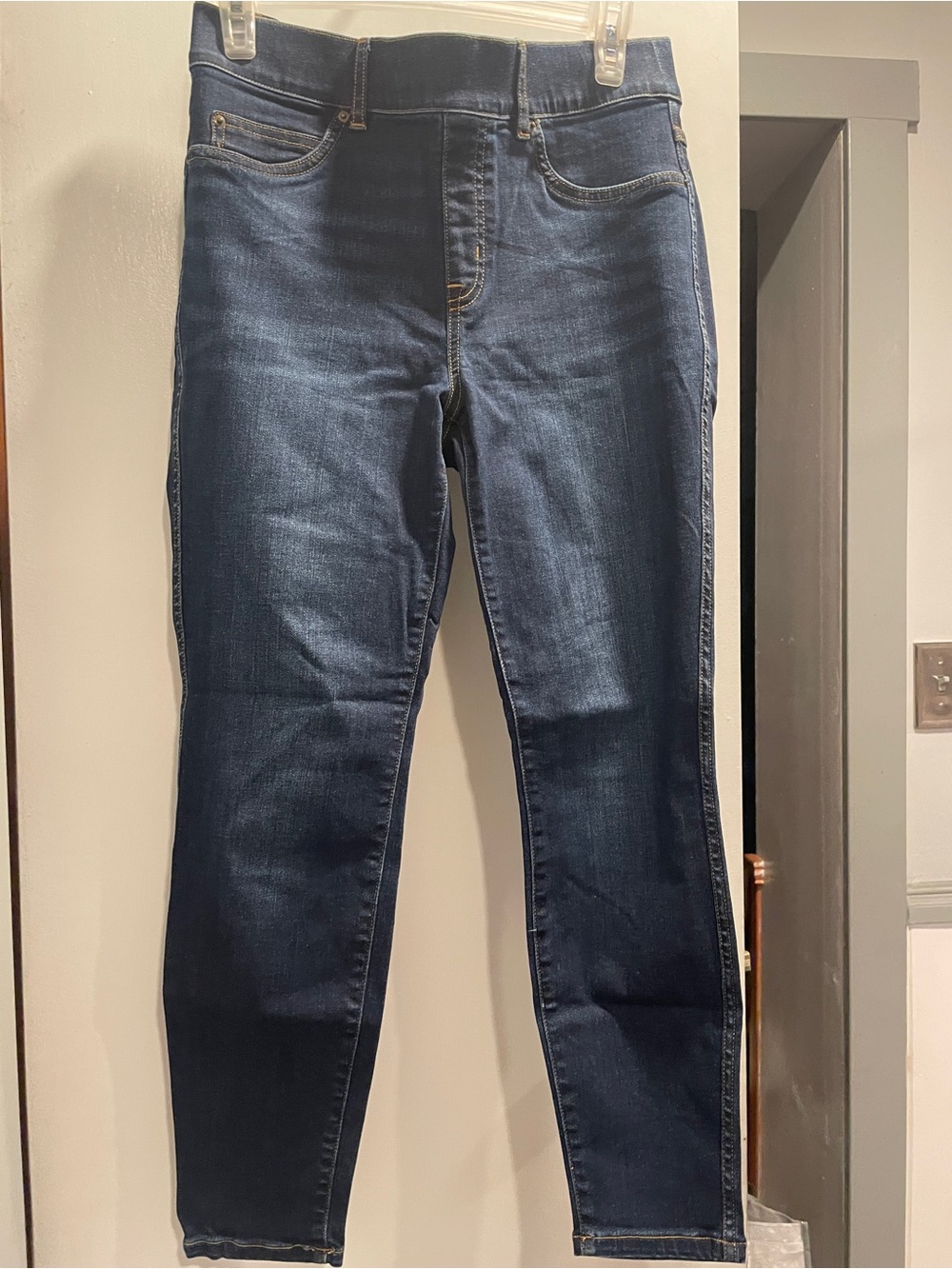SPANX dark blue pull on  Skinny Jeans size M